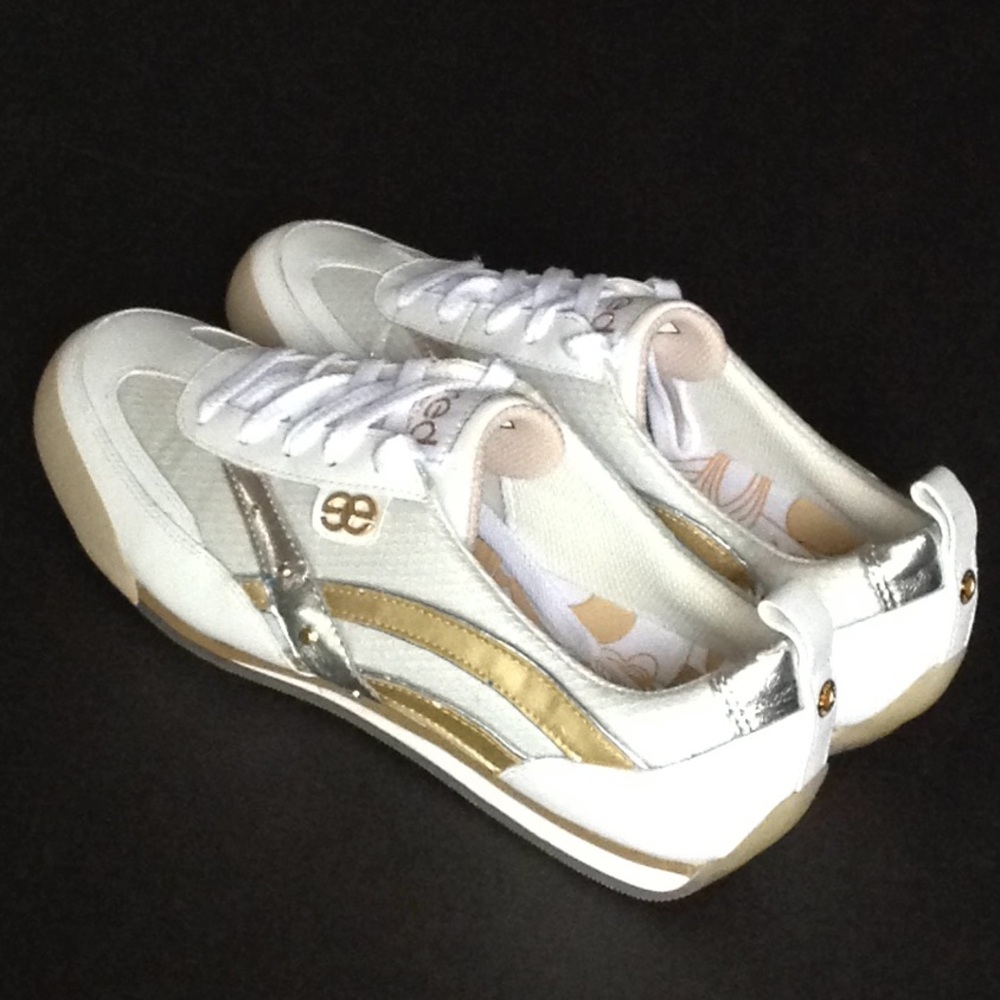 🔴 RED - Marcecko 'RARE' Metallic Sneakers - Picture 4 of 12